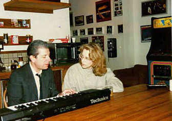 Lenny and Jenny at work<br>photo: Roscoe Beck