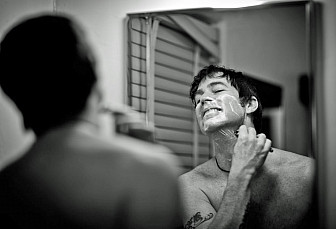 Getting a shave in before live show with<br>Plain White T's and Tim Lopez