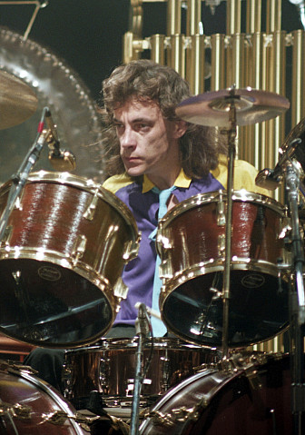 Peart in 1980 on the Permanent Waves tour. Courtesy Bill O'Leary - here are <a href="https://www.songfacts.com/blog/writing/rock-photos-from-golden-age-of-concert-photography" target="_blank">more of his photos</a>.