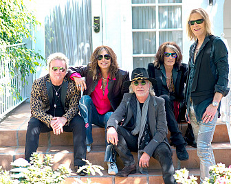 Tyler with Aerosmith<br>photo: Ross Halfin