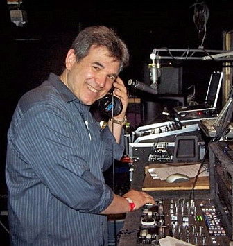 Lewis Martineé<br>(<a href="https://www.facebook.com/djlewismartinee" target="_blank">facebook.com/djlewismartinee</a>)