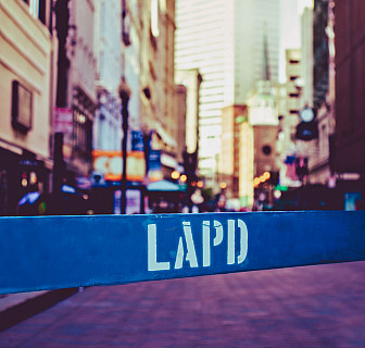 A riot barrier in Los Angeles<br>photo: Mrdoomits