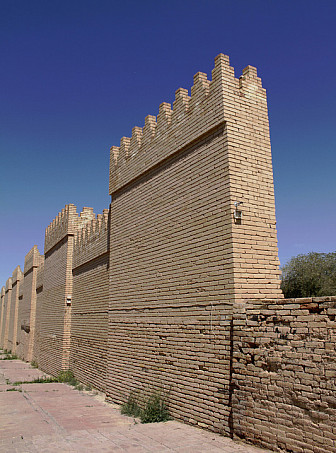 Walls of Babylon in Iraq<br>Photo: Jukka Palm, Dreamstime