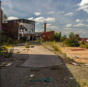 Old industrial buildings in Salford, England, Ewan MacColl's "Dirty Old Town"<br>Photo: <a href="https://m.geograph.org.uk/photo/4604181" target="_blank">Peter McDermott</a>, Geograph Project, CC 2.0