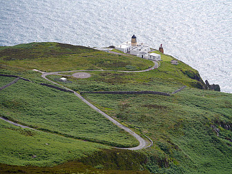 Lighthouse at the Mull of Kintyre<br>Photo: <a href="https://m.geograph.org.uk/photo/3042242" target="_blank">James T M Towill</a>, Geograph Project, CC 2.0