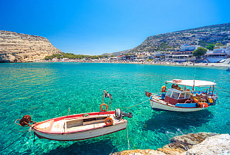 Matala beach with caves on the rocks that were used as a roman cemetery<br>Photo: Georgios Tsichlis, Dreamstime