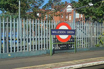 Willesden Green Underground Station<br>Photo: <a href="https://m.geograph.org.uk/photo/6003007" target="_blank">N Chadwick</a>, Geograph Project, CC 2.0