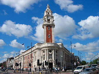 Brixton Town Hall, London<br>Photo: <a href="https://www.geograph.org.uk/photo/18294" target="_blank">Stuart Taylor</a>, Geograph Project, CC 2.0