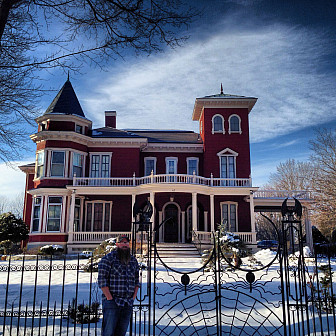 Stephen King's Mansion in Bangor, Maine<br>Photo: <a href="https://www.flickr.com/photos/jjandames/12127067506/" target="_blank">Amy Meredith</a>, via Flickr, CC 2.0