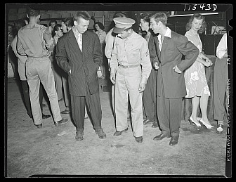 A Soldier inspecting zoot suiters<br>Photo: Library of Congress