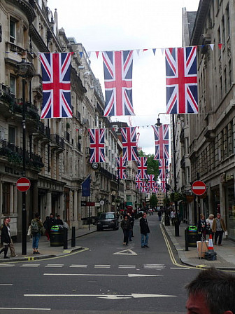  Jermyn Street decked out for the Queen's Diamond Jubilee<br>Photo: <a href="https://www.geograph.org.uk/photo/2984204" target="_blank">Chris Downer</a>, Geograph Project, CC 2.0