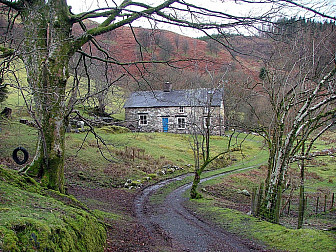 The legendary cottage, 2016<br>Photo: <a href="https://commons.wikimedia.org/wiki/File:BRON-YR-AUR-15.jpg">Alex Cantú</a>, <a href="https://creativecommons.org/licenses/by-sa/4.0">CC BY-SA 4.0</a>, via Wikimedia Commons