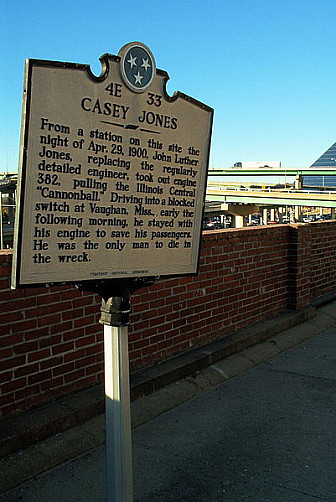 The Casey Jones landmark<br>Photo:  © Jeremy Atherton, 2002, <a href="https://commons.wikimedia.org/wiki/File:Casey_Jones_Marker_021201.jpg" target="_blank">via Wiki Commons</a>)