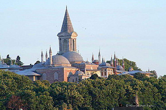 Topkapi Palace<br>Photo: <a href="https://commons.wikimedia.org/wiki/File:TopkapiSarayi.07.2006.JPG">Avniyazici</a>, <a href="http://creativecommons.org/licenses/by-sa/3.0/">CC BY-SA 3.0</a>, via Wikimedia Commons