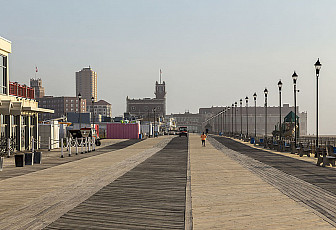 Asbury Park boardwalk<br>Photo: <a href="https://commons.wikimedia.org/wiki/File:Asbury_Park_boardwalk_NJ6.jpg">Acroterion</a>, <a href="https://creativecommons.org/licenses/by-sa/3.0">CC BY-SA 3.0</a>, via Wikimedia Commons