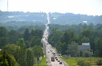 View of Omemee and Highway 7<br>Photo: <a href="https://commons.wikimedia.org/wiki/File:Omemee_Hwy_7.JPG">P199</a>, <a href="https://creativecommons.org/licenses/by-sa/3.0">CC BY-SA 3.0</a>, via Wikimedia Commons