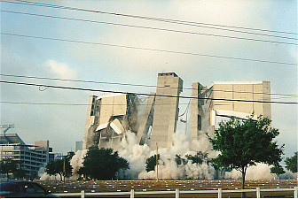 Demolition of Tampa Stadium c 1999<br>Photo: <a href="https://commons.wikimedia.org/wiki/File:Tampa_Stadium_demolition.jpg">Zeng8r</a>, <a href="https://creativecommons.org/licenses/by/3.0">CC BY 3.0</a>, via Wikimedia Commons