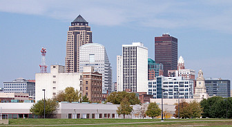 Skyline of Des Moines, Iowa's capital and largest city<br>Photo: <a href="https://commons.wikimedia.org/wiki/File:Des_Moines_skyline.jpg">Tim Kiser</a>, <a href="https://creativecommons.org/licenses/by-sa/2.5">CC BY-SA 2.5</a>, via Wikimedia Commons