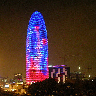 Skyscraper Torre Agbar, Barcelona<br>Photo: <a href="https://commons.wikimedia.org/wiki/File:Torre_Agbar.jpg">Susana Calvera</a>, <a href="https://creativecommons.org/licenses/by-sa/2.0/de/deed.en">CC BY-SA 2.0 DE</a>, via Wikimedia Commons