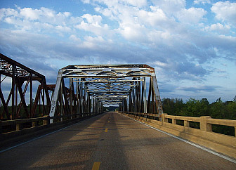 The bridge over the Tallahatchie River<br>Photo: <a href="https://commons.wikimedia.org/wiki/File:Tallahatchie_bridge-Hwy_7_Mississippi.jpg">Gary Bridgman</a>, <a href="http://creativecommons.org/licenses/by-sa/3.0/">CC BY-SA 3.0</a>, via Wikimedia Commons