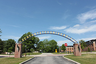 Kent State University archway<br>Photo: <a href="https://commons.wikimedia.org/wiki/File:KSUGatewayArchNew.JPG">Pacificboyksu</a>, <a href="https://creativecommons.org/licenses/by/3.0">CC BY 3.0</a>, via Wikimedia Commons