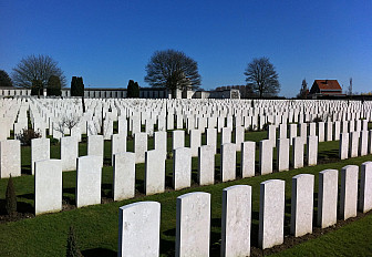 A cemetery in Ypres where many killed in WWI are buried<br>Photo: cathallee0, Pixabay