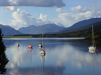 Boats on Loch Leven<br>Photo: <a href="https://www.geograph.org.uk/photo/607601" target="_blank">Sylvia Duckworth</a>, Geograph Project, CC 2.0