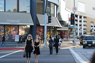 Beverly Blvd. and La Cienega, Los Angeles<br>Photo: <a href="https://commons.wikimedia.org/wiki/File:BeverlyCenterCorner.jpg">ChildofMidnight</a>, <a href="https://creativecommons.org/licenses/by-sa/3.0">CC BY-SA 3.0</a>, via Wikimedia Commons