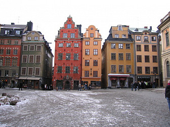 Historical buildings in Storttorget<br>Photo: <a href="https://commons.wikimedia.org/wiki/File:Stortorget_Gamla_Stan_Buildings.JPG">Skubasteve834</a>, <a href="http://creativecommons.org/licenses/by-sa/3.0/">CC BY-SA 3.0</a>, via Wikimedia Commons