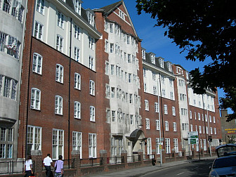 Mereton Mansions in Deptford<br>Photo: <a href="https://www.geograph.org.uk/photo/226997" target="_blank">Danny Robinson</a>, Geograph Project, CC 2.0