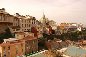Houses in Valparaiso<br>Photo: <a href="https://commons.wikimedia.org/wiki/File:Cerro_Concepcion.jpg">P R</a>, <a href="https://creativecommons.org/licenses/by/2.0">CC BY 2.0</a>, via Wikimedia Commons