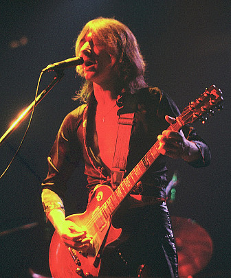 Mick Ralphs, 1976<br>Photo: <a href="https://commons.wikimedia.org/wiki/File:Mick_Ralphs_-_Bad_Company_-_1976.jpg">Jim Summaria</a>, <a href="https://creativecommons.org/licenses/by-sa/3.0">CC BY-SA 3.0</a>, via Wikimedia Commons